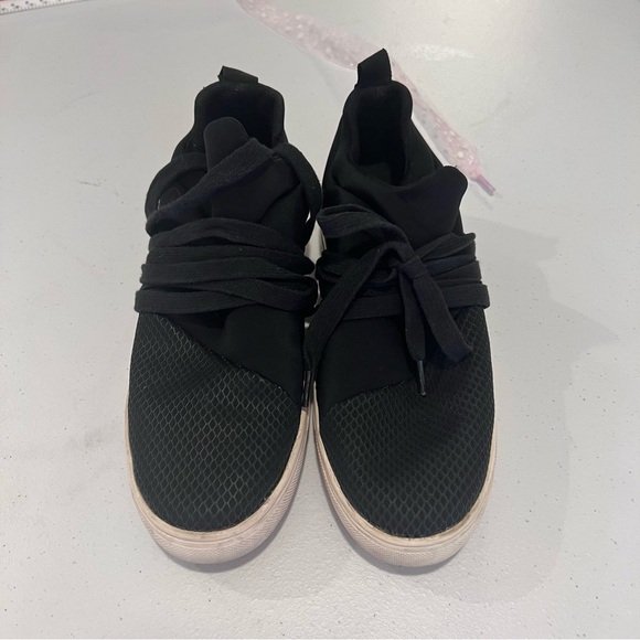 Steve Madden black stretch sneaker. Super comfy. SZ 6.5 - Picture 8 of 10